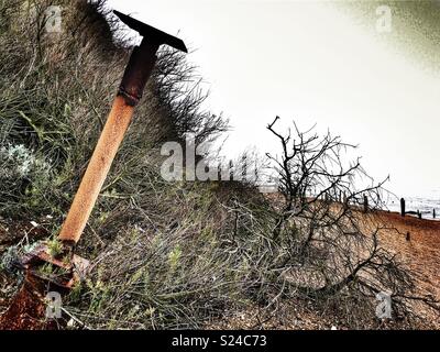 Effetti di erosione costiera Bawdsey Ferry Suffolk REGNO UNITO Foto Stock