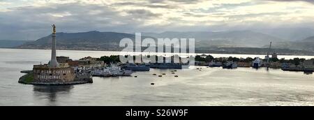 Messina. Sicilia. L'Italia. Foto Stock