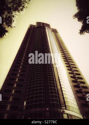 1201 la terza Avenue Tower visto dalla terra il grattacielo di Seattle, nello stato di Washington, USA. Foto Stock