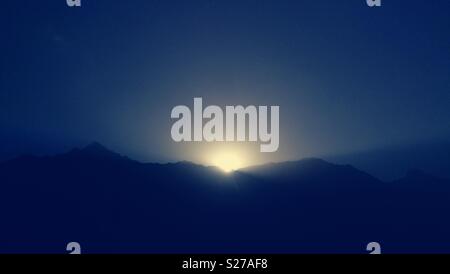 Trekking e campeggio a Triund, mcleodganj, Himachal Pradesh, India Foto Stock