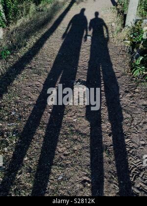 Le ombre di due uomini. Foto Stock