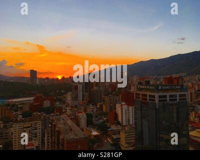 Vista aerea di Caracas da Sabana Grande Area, CitiBank Torre di business. Distretto centrale. Vicente Quintero e Marcos Kirschstein. 2018 Foto Stock