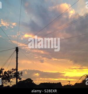 Tramonto e telegrafo polo. Foto Stock