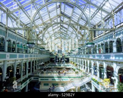 L'interno della St Stephen's Green Shopping Centre di Dublino in Irlanda. Foto Stock