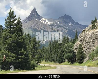 Pilota e picchi di indice, Beartooth Mountains, Beartooth Highway Foto Stock