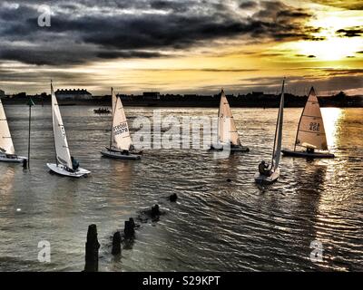 Felixstowe Ferry Sailing Club, fiume Deben, Suffolk, Inghilterra. Foto Stock