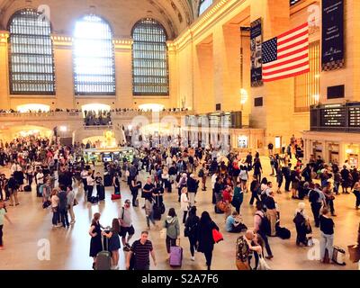 Enorme folla nell'atrio principale di Grand Central Terminal, NYC, STATI UNITI D'AMERICA Foto Stock
