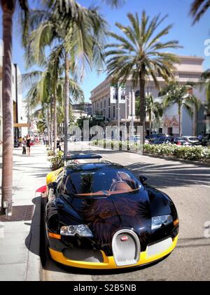 Bugatti supercar sulla strada di Rodeo Drive a Los Angeles Foto Stock