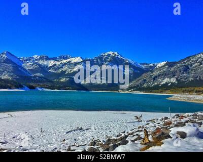 Lago di sbarramento, Kananaskis Country, Canadian Rocky Mountains, Alberta, Canada Foto Stock