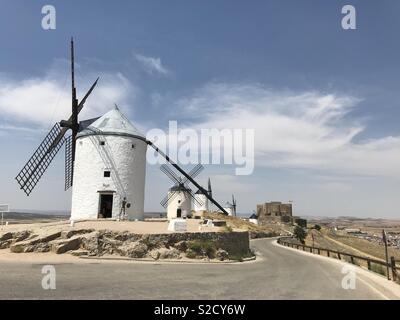 Mulini a vento in Consuegra (Spagna) Foto Stock