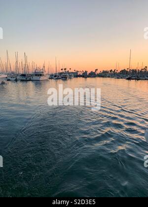 Uscire Santa Barbara del porto al tramonto, ottobre 2018. Foto Stock