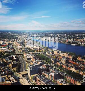 Una veduta aerea di Boston, il fiume Charles e parte di Cambridge, Massachusetts, Stati Uniti Foto Stock