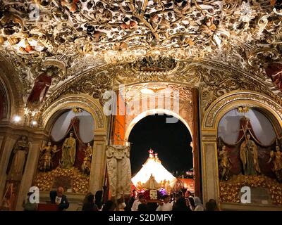 Un immagine della Vergine del Rosario entra il Templo de Santo Domingo chiesa in Oaxaca, Messico Foto Stock