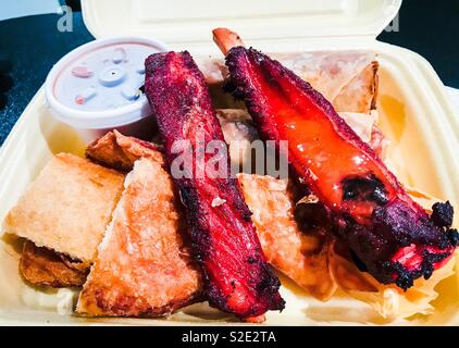 Selezione di take away cinese antipasti in un vassoio Foto Stock