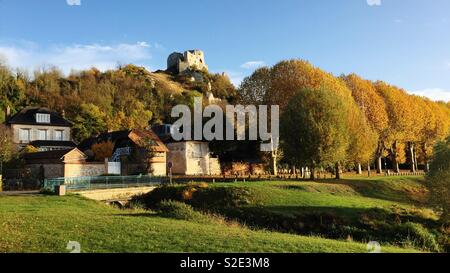 Autunnale di scena (compresi Château Gaillard), Les Andelys, Normandia, Francia Foto Stock