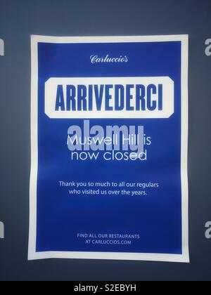 Un segno di annunciare la chiusura di Carluccio's restaurant a Muswell Hill a Londra in Inghilterra il 17 novembre 2018 Foto Stock