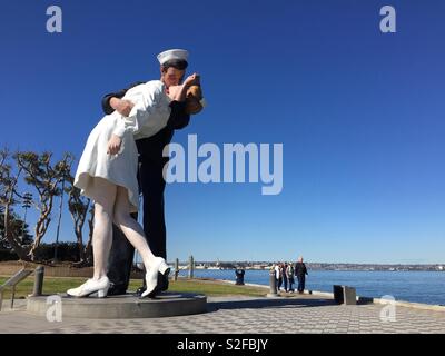 "Resa incondizionata" kissing statua, Porto di San Diego Foto Stock