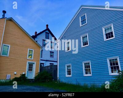 Weatherboard colorate case dipinte in Lunenburg Nova Scotia Canada Foto Stock