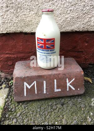 Fresco latte britannica con Unione Jack consegnati a domicilio Foto Stock