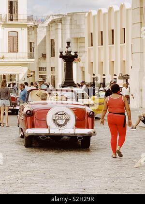 Vecchia auto e vecchia Havana Cuba. Gennaio 2019 Foto Stock