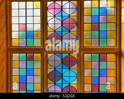 Vetrata a St Fagans Museum of Welsh Life. Foto Stock