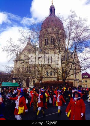 Mainz carnevale 2019. La Street Parade vicino a Christuskirche Foto Stock