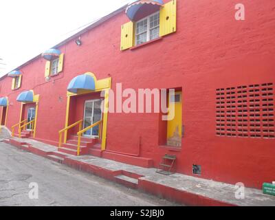 Edificio rosso a Bridgetown Foto Stock