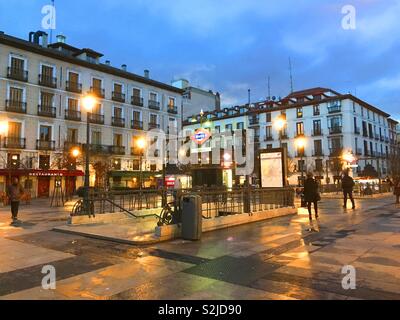 Isabel II Square, Vista notte. Madrid, Spagna. Foto Stock