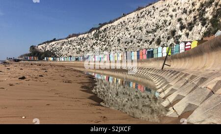 La baia di pietra a bassa marea in Broadstairs Foto Stock