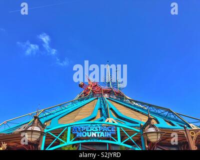 Hyperspace mountain roller coaster ride a Disneyland Paris. Foto Stock