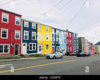 Jellybean colorate case in St John, Terranova Foto Stock