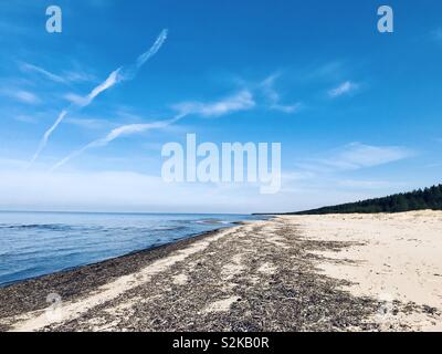 La sabbia bianca costa del Mar Baltico in Lettonia. Garciems bellissima natura Foto Stock