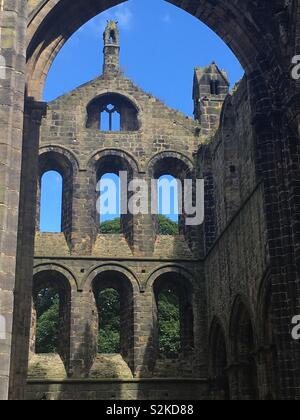 Abbazia di Kirkstall al sole Foto Stock