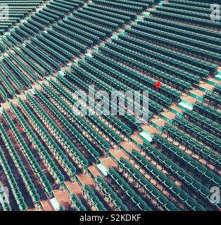 Il lone sedile rosso in Fenway Park a significare più lunga home run colpita da Ted Williams Foto Stock