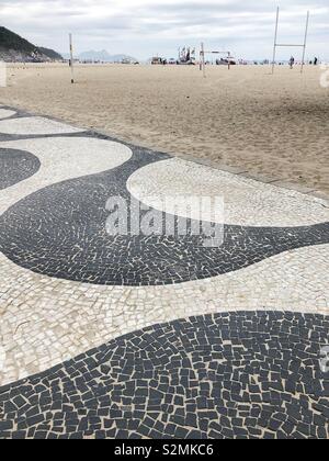 Spiaggia di Copacabana a Rio de Janeiro in Brasile. Foto Stock