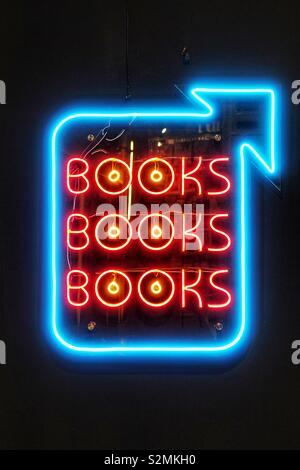 Moderna, giovane, elegante, urban insegna al neon. Trovato in Asia, dicendo: Libri Libri Libri Foto Stock