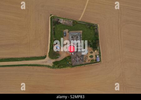 Vista dall'alto in basso di Happisburgh lighthouse direttamente sopra il faro Foto Stock