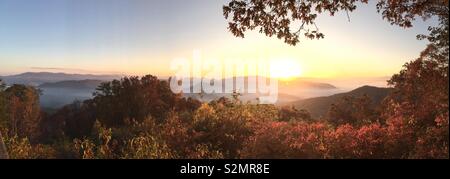 Sunrise, Ottobre 31, 2016 in Joyce Kilmer-Slickrock deserto, NC Foto Stock