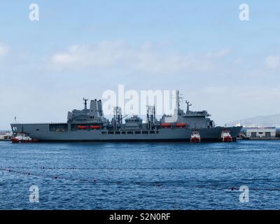 RFA Fort Victoria arrivando a Gibilterra Foto Stock