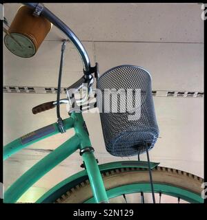 Icicle pendenti dal soffitto Foto Stock
