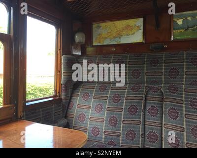 Treno di Bodiam interno Foto Stock