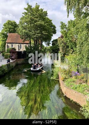 Canterbury storica sul fiume tour Foto Stock