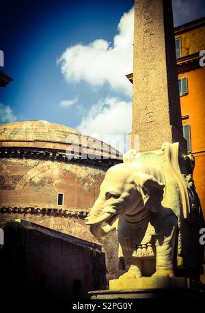 Pantheon ed elefante& obelisco Foto Stock