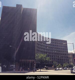 Il Robert C. Weaver Edificio Federale, sede degli Stati Uniti Reparto di Albergare e Sviluppo urbano (HUD) e completata nel 1968, visualizza il Brutalist stile architettonico. Foto Stock