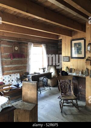 Homestead storico display cucina a Fort Edmonton Park in Edmonton, Alberta, Canada Foto Stock