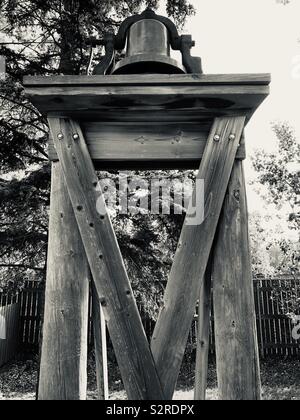 Antica Stazione ferroviaria torre campanaria presso la storica fur trading post e dichiarazioni interpretative museum a Fort Edmonton Park in Edmonton, Alberta, Canada Foto Stock