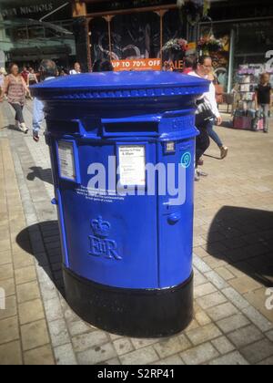 Leeds REGNO UNITO. 6 luglio 2019. Postbox appositamente decorate per celebrare per celebrare l'ICC maschile di Coppa del Mondo di cricket 2019 e la quintessenza del gioco britannico di cricket. Foto Stock