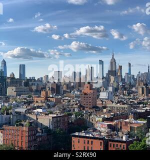 Una vista a nord verso il Midtown Manhattan dal Lower East Side di New York City Foto Stock