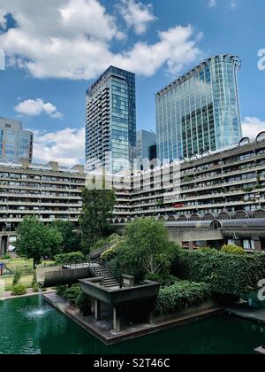 London, Regno Unito - 16 Luglio 2019: il Barbican, arti e appartamenti a Moorgate, città di Londra. Foto Stock