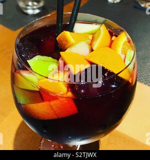 Bicchiere di sangria. Foto Stock